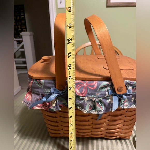 Longaberger Woven Picnic Basket with Floral Blue Liner - Picture 12 of 12